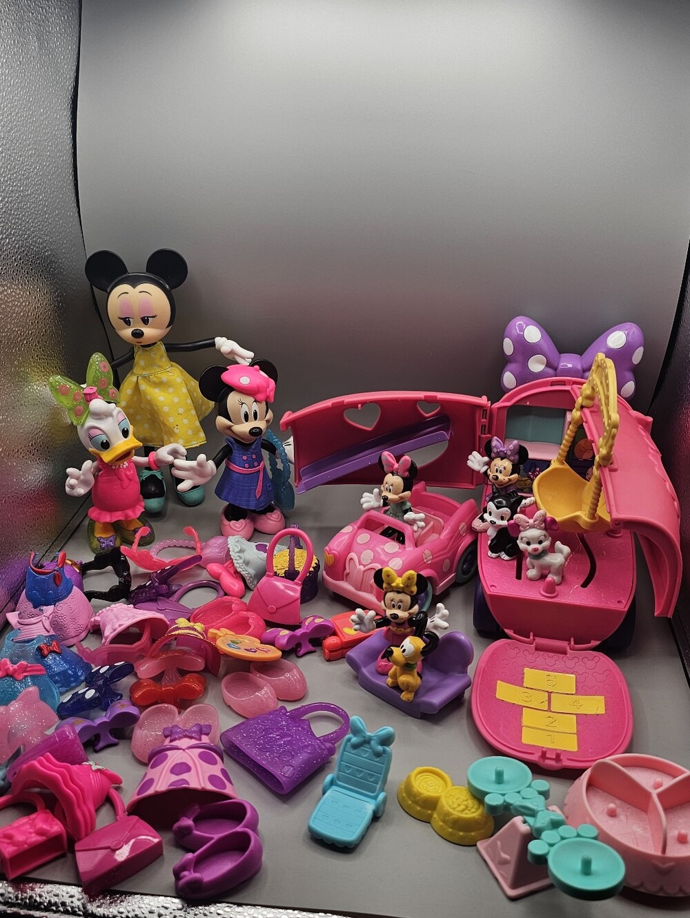 Minnie Bowtique Pet Tour Van‎ Daisy Snap N Style Lot 40+ Accessories 2011 Mattel